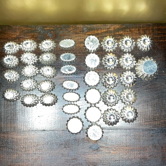 39 Vintage Miniature Tartlet Chocolet Candy Metal Molds Individual Stackable - Picture 1 of 14